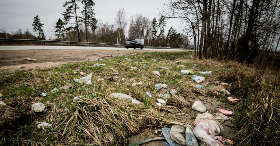 Piegružoto ceļmalu sakopšana ik gadu izmaksā vairāk nekā pusmiljonu eiro