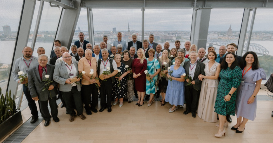 Ar patiesu lepnumu godinājām mūsu ilggadējos darbiniekus