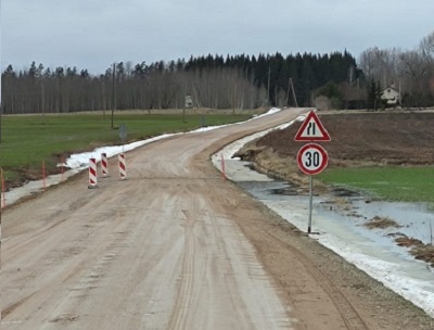 Grants autoceļš pēc uzturēšanas darbu veikšanas. 